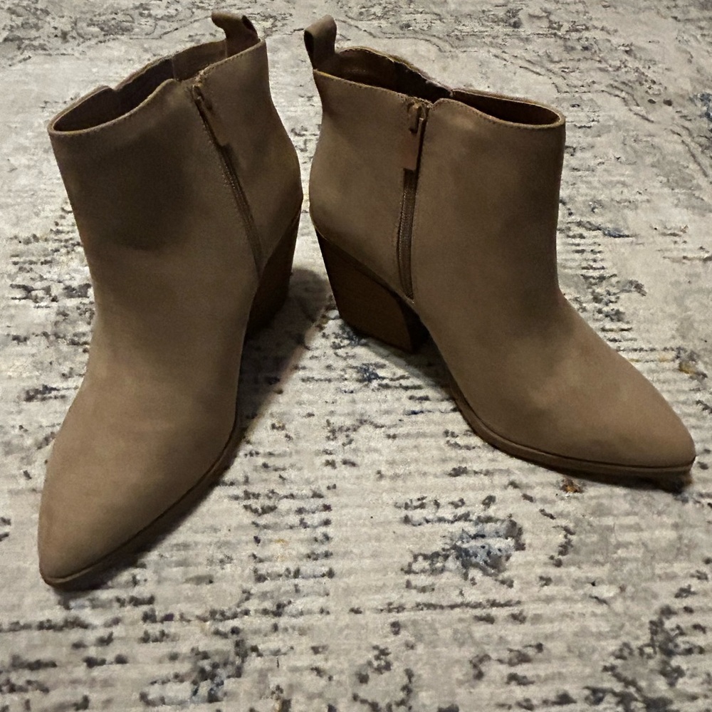 NWT Torrid size 11w Women's Tan Ankle Boots